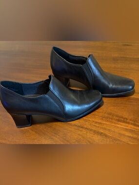 Liz Baker Black Low Block Heel Slip-On Dress Shoes